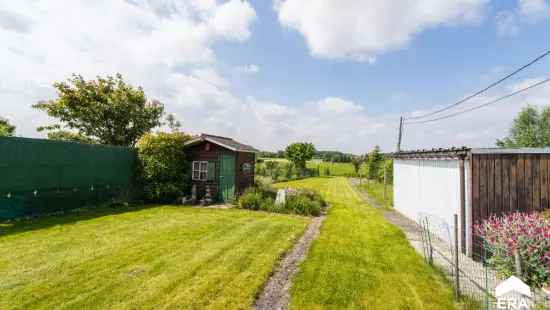 Te renoveren woning met uitgestrekte tuin in Zonnebeke