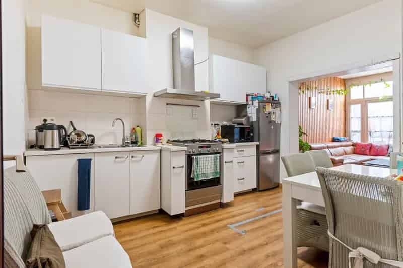 Eengezinswoning met 2 (mog. tot 3) slaapkamers en koer