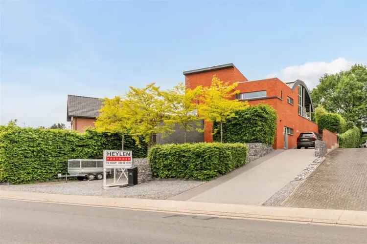 Te koop moderne woning met royale tuin in Maaseik