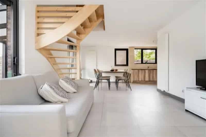 Moderne Gezinswoning te Huur 3 slaapkamers Garage Tuin