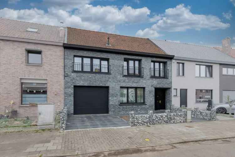 Ruime woning te koop in Zelzate met garage en tuin