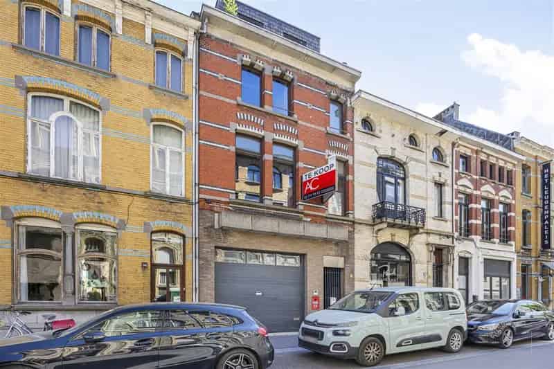 Herenwoning 3 slaapkamers enorme garage
