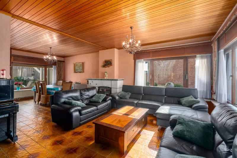 Huis te koop Galmaarden: 4 slaapkamers, 2 badkamers, garage, terras