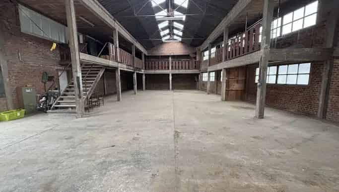 Magazijn te Huur Kortrijk 200m² Kantoor 50m² Nabij E17 R8