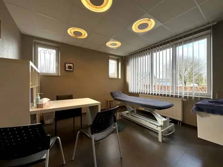 Te Koop: Medisch Centrum/Herbestemming in Lustin