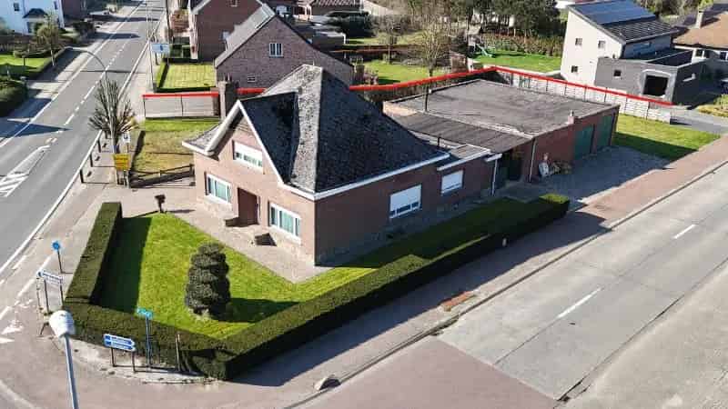Te renoveren woning met bijgebouw 10a83ca