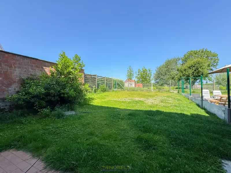 Bel-etage woning met garage en tuin te Sint-Goriks-Oudenhove