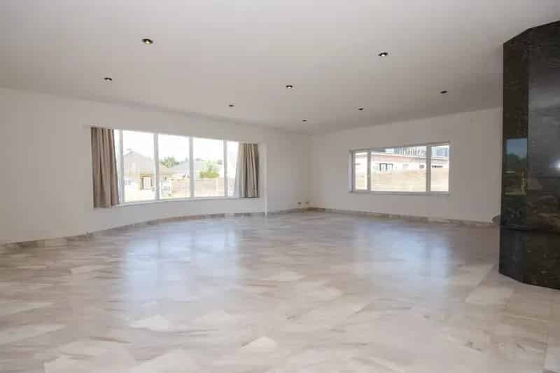 Ruime Villa 1583m² Perceel Renovatie Nodig