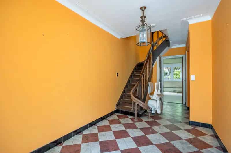 Te renoveren Bel-"Etage 3 slaapkamers, Tuin en Garage Tentoonstellingswijk