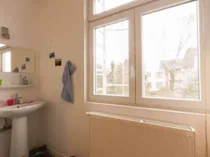 Gemeubileerde Studentenkamer Nabij Tram en Metro