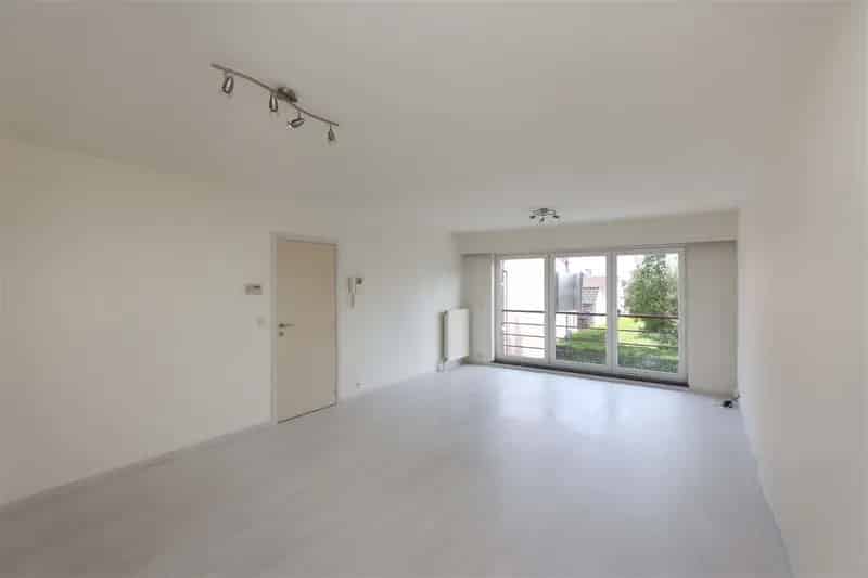 Appartement te huur 2 slaapkamers ruim terras carport centrum