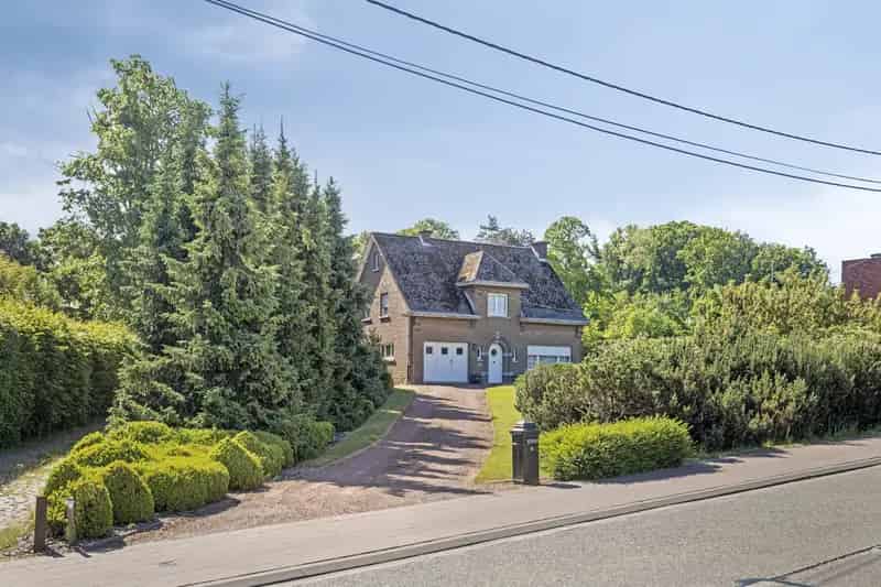 Huis te huur Vrijstaande villa te renoveren