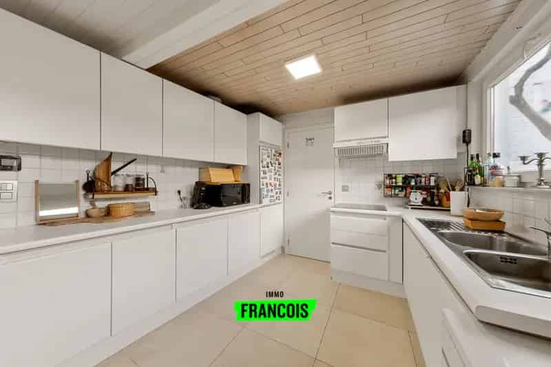 Charmante Hoekwoning 4 Slaapkamers Garage Brugge