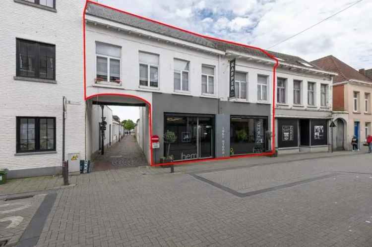 Huur winkelruimte met duplex-appartement in Hoogstraten