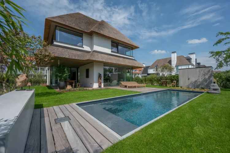 Koop luxe villa met zwembad in Duinenwater