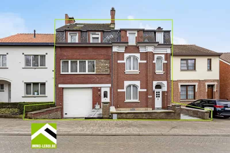 Huis te koop Tongeren: Ruime woning met appartement, werkplaats en garages