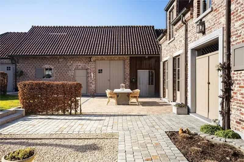 Kantoorruimte hoeve te Galmaarden: 5 slaapkamers, stallen, landelijk