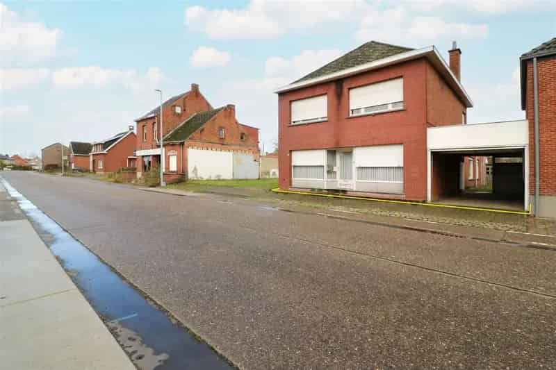 Te renoveren handels- en woonhuis 6a 82ca