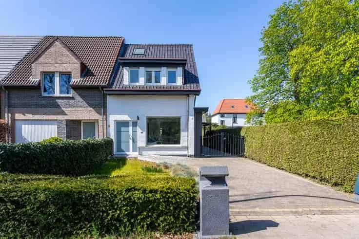 Huis Te Koop Kapellen: Gerenoveerde woning met tuin