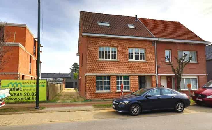 Opbrengsteigendom 2 Appartementen 3 Garageboxen s Gravenwezel