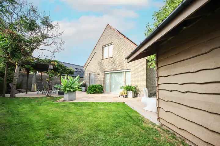 Te koop villa in Menen met een prachtige tuin