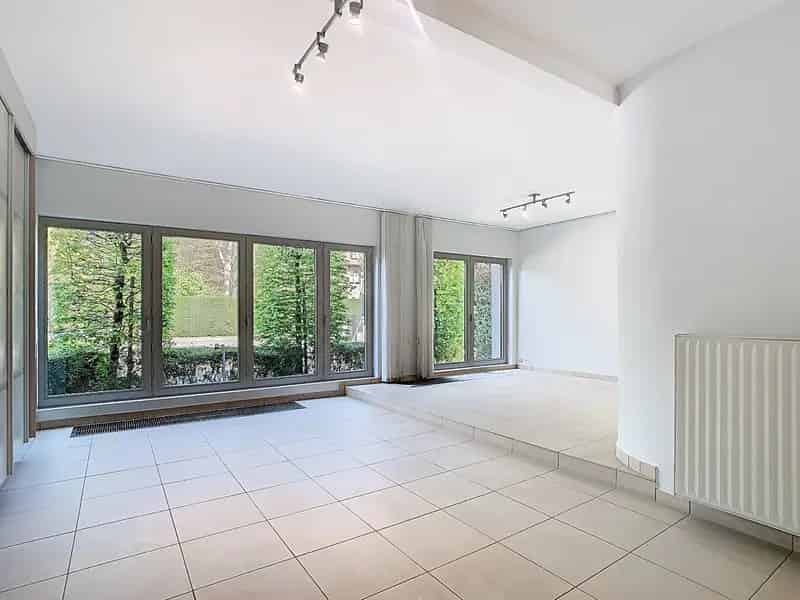 Appartement te huur: Instapklaar appartement kantoor met tuin en parkeerplaatsen