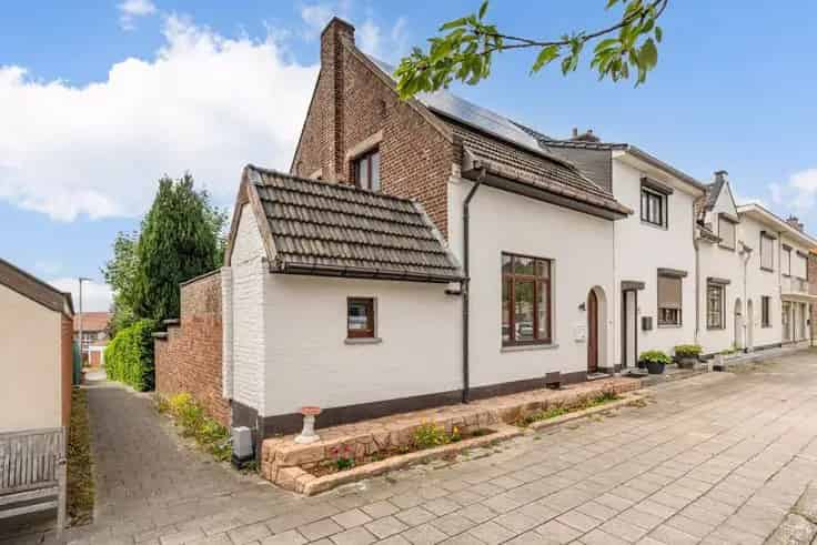 Gerenoveerde Huis Te Koop Genk 3 slaapkamers Tuin Carport
