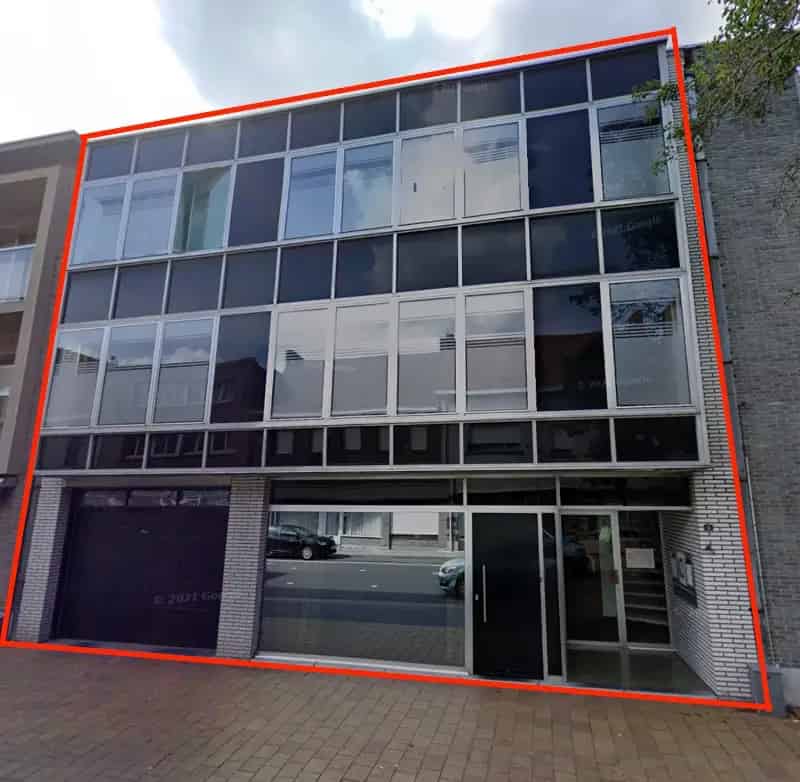 Appartement te koop Gullegem: renovatieproject met handelspand