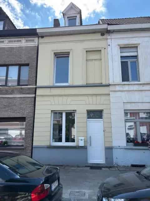 Te renoveren woning 2 slaapkamers nabij Astridpark
