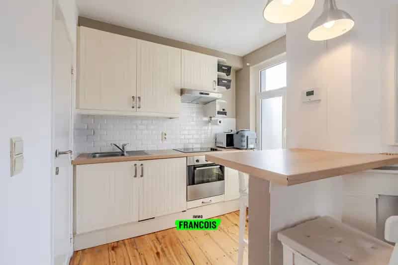 Charmante opbrengsteigendom met drie studio’s en een duplex in Sint-Joost-ten-Node