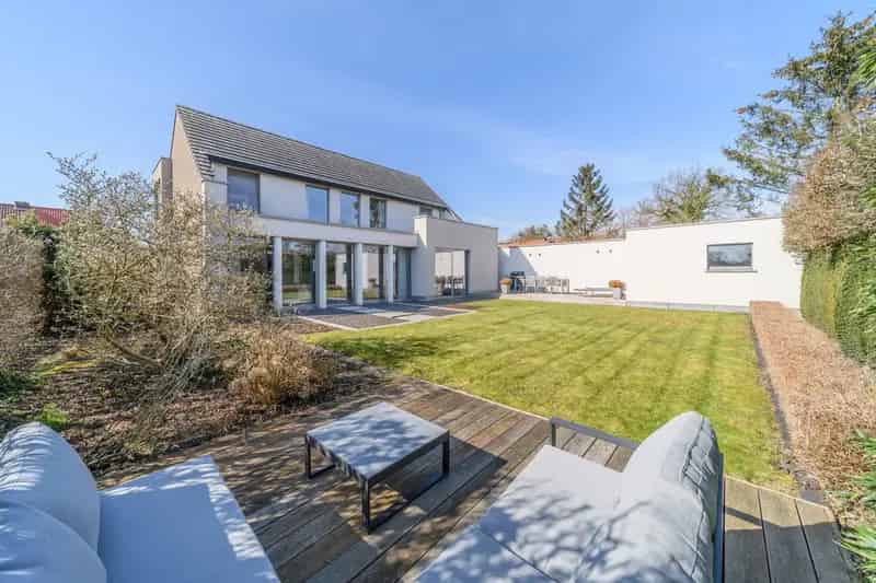 Ruime villa te Gijzegem met praktijkruimte en 4 slaapkamers