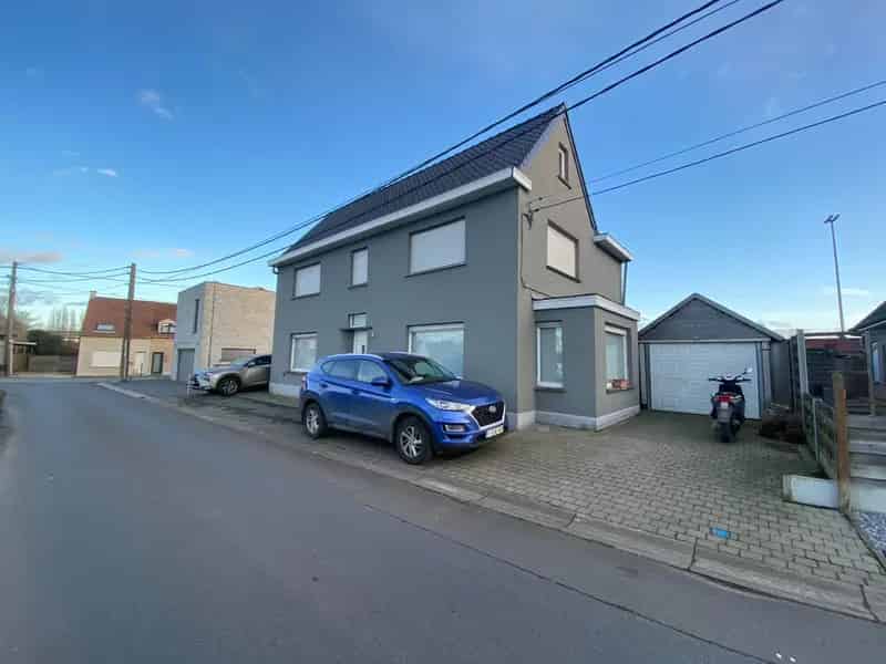 Huis te koop Waregem: Ruime gerenoveerde woning