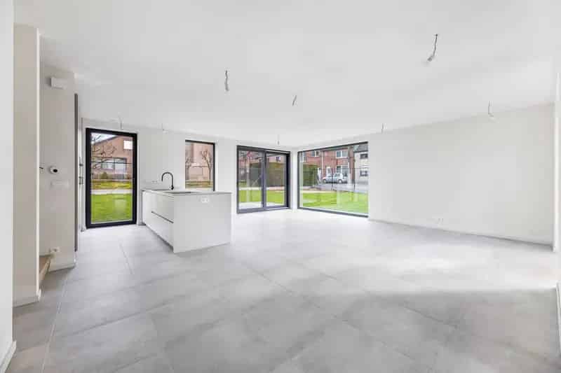 Huis te huur: Instapklare nieuwbouwwoning met luxe afwerking