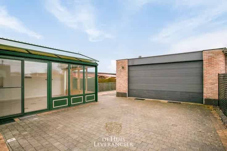 Huis Te Koop Aartselaar: 4 slaapkamers, 3 badkamers, magazijn 100m²