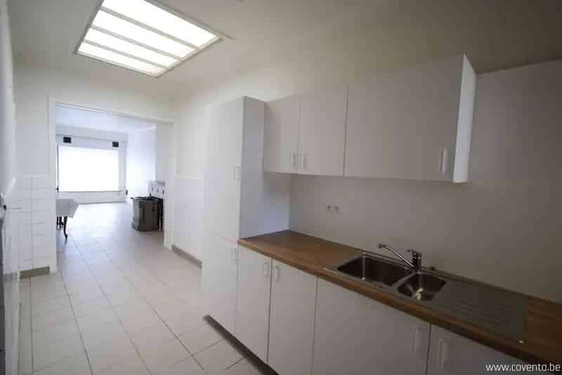 Op te frissen Rijwoning nabij Centrum Menen