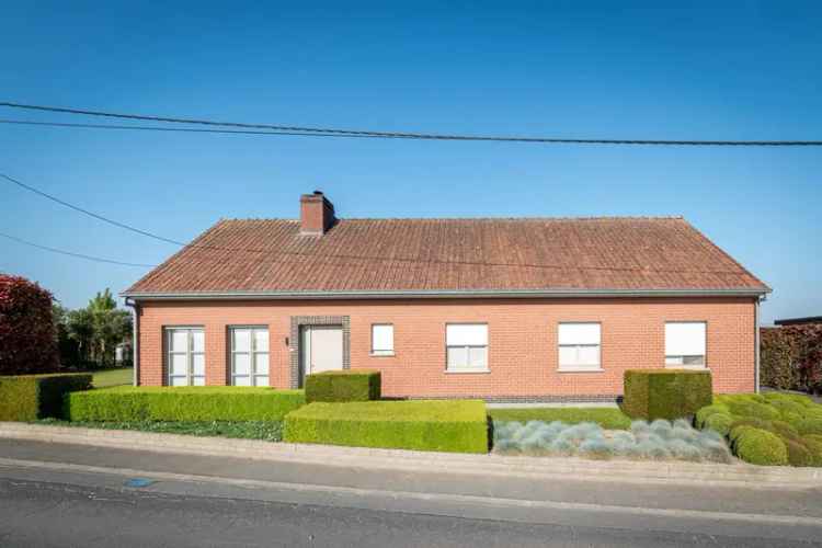 Rustig gelegen ruime woning met magazijn te Ingelmunster