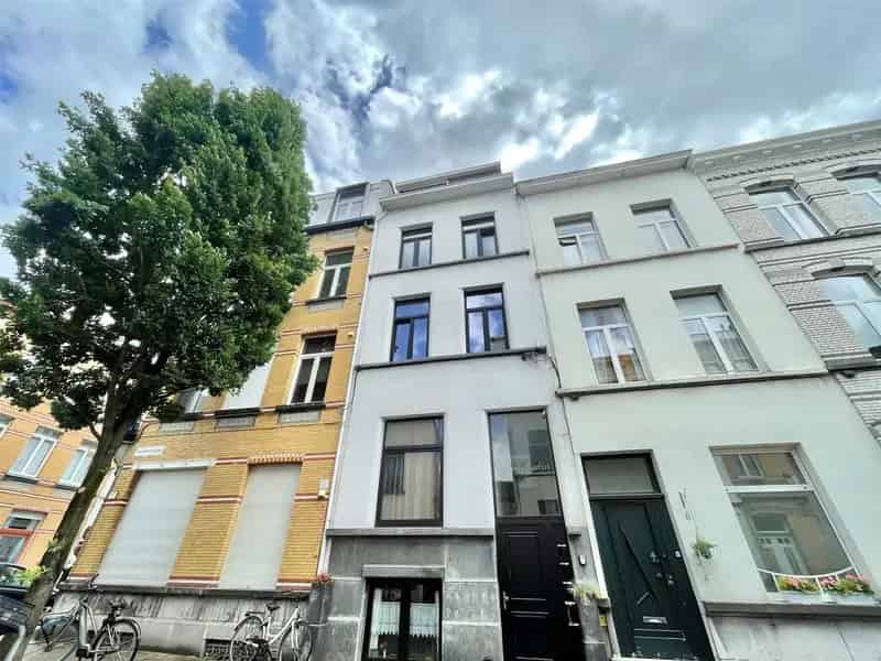 Gelijkvloersappartement met Stadskoer te Huur