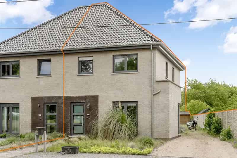 Moderne woning 3 slaapkamers te Stal