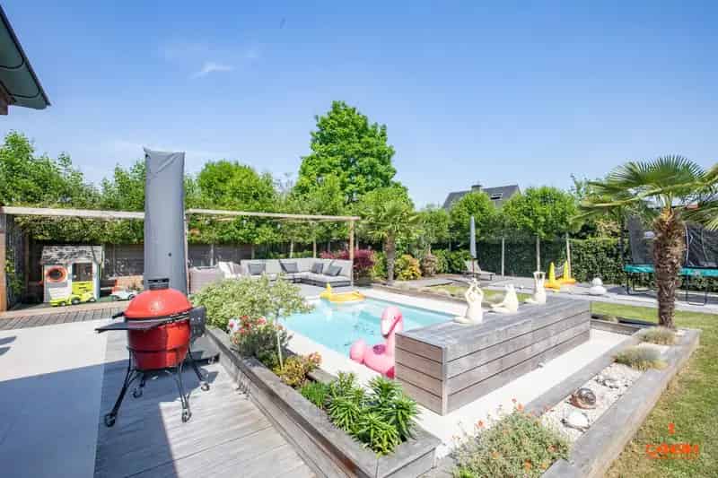 Moderne woning te huur met zwembad en 5 slaapkamers