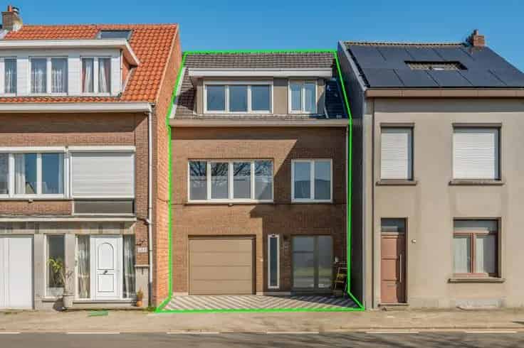 Huis Te Koop Boechout: 3 slaapkamers, tuin en garage