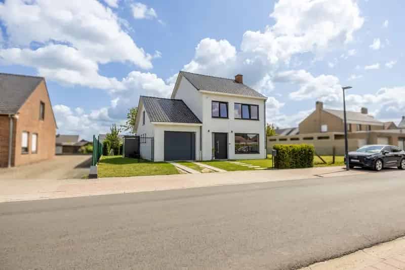 Huis te koop Zwevegem: Instapklare gezinswoning met garage en tuin