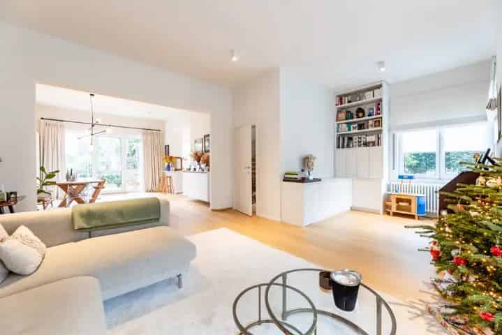 Te Auderghem: 4 slaapkamers, 2 badkamers, 233m² woning