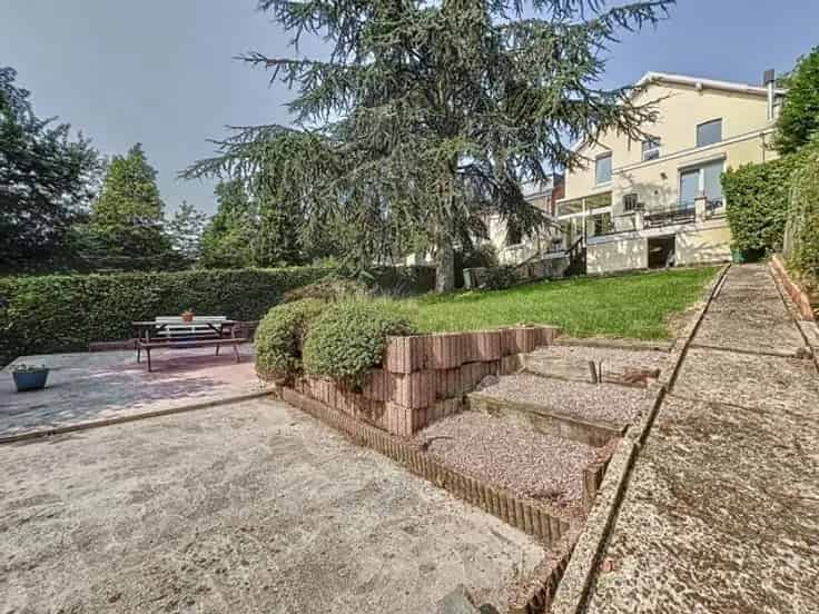 Huis te Koop Oupeye 6 slaapkamers 2 badkamers 343m²