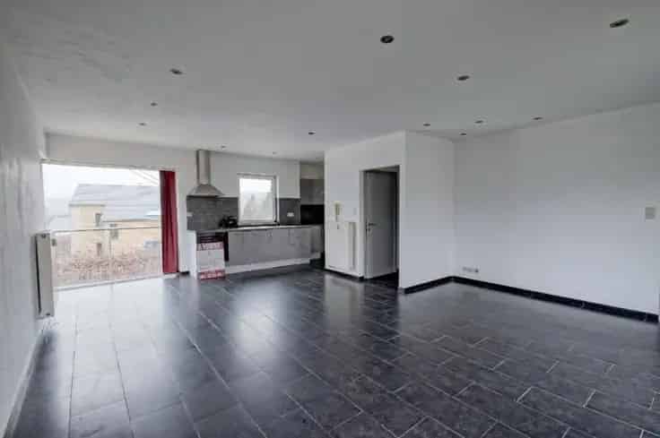 Appartement te koop: 3 slaapkamers plus zolder, tuin en parking