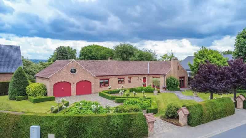 Huis te huur Halle Lembeek 3 slaapkamers garage zwembad