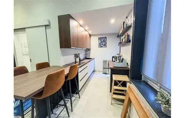 Huur 1 slaapkamer appartement van 65 m² in Anderlecht