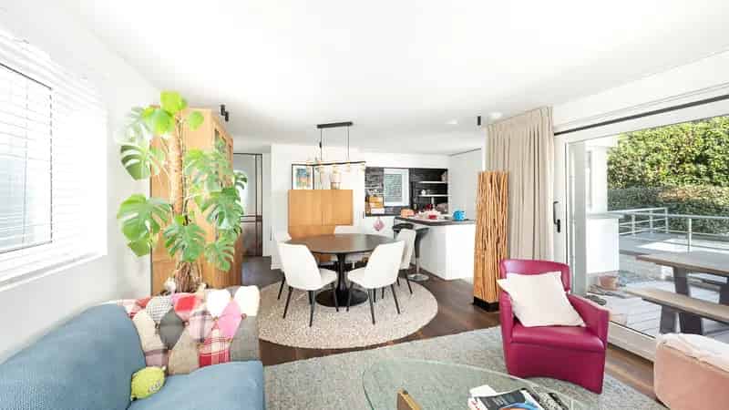 Hoekappartement te koop nabij zee