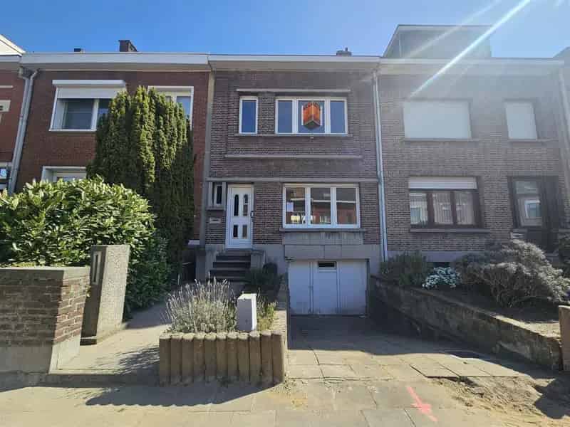 Huis te koop Schoten: 3 slaapkamers, garage, tuin