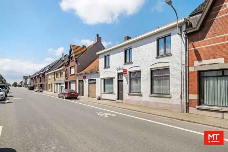 Ruime te renoveren woning met 5 slaapkamers en dubbele garage in Passendale