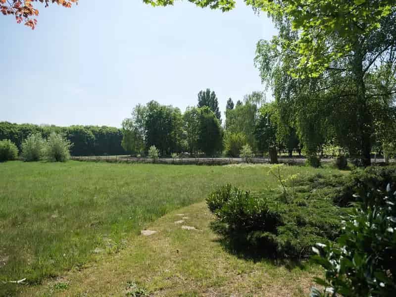Huis te koop: gerenoveerde hoeve met zwemvijver en bouwland